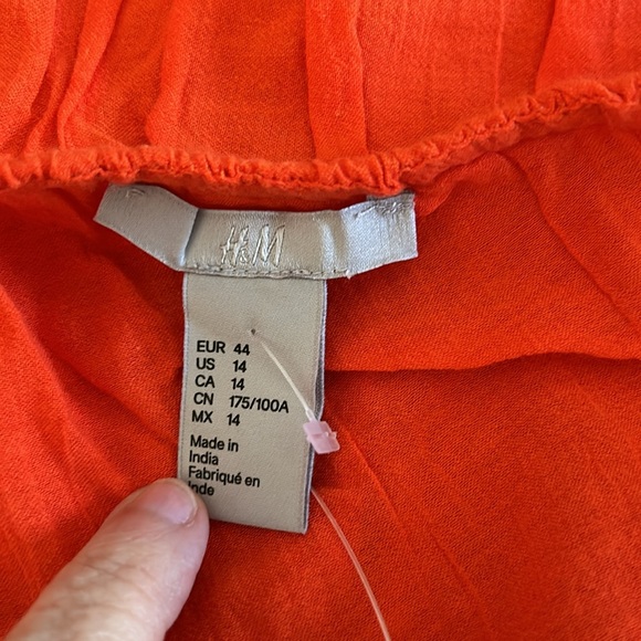 🎈3/$25🎈NWT H&M Orange One Shoulder Top - Picture 6 of 6